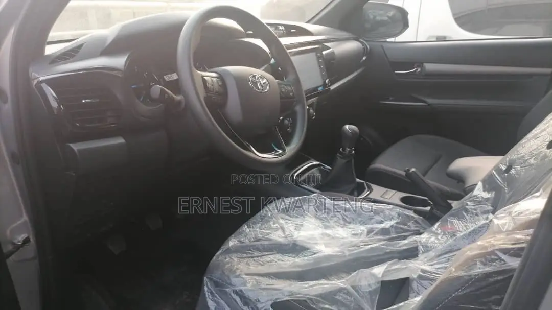 New Toyota Hilux 2023 Gray
