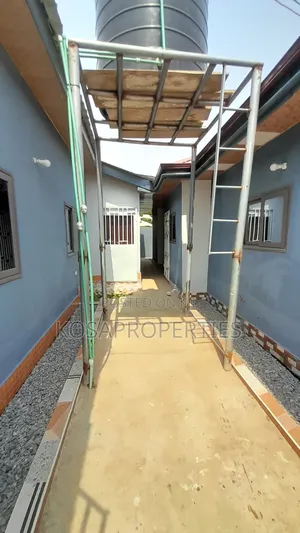 6bdrm House in Amanfrom Peace Town, Kasoa for sale