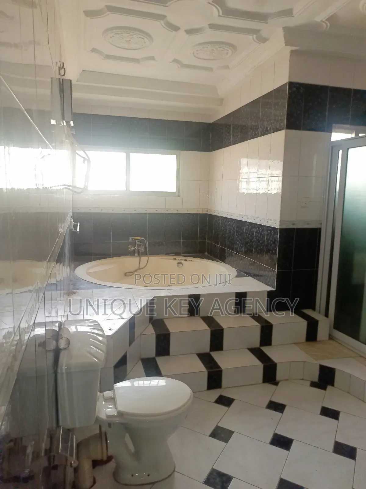 6bdrm House in Unique Key Agency, Achimota for rent