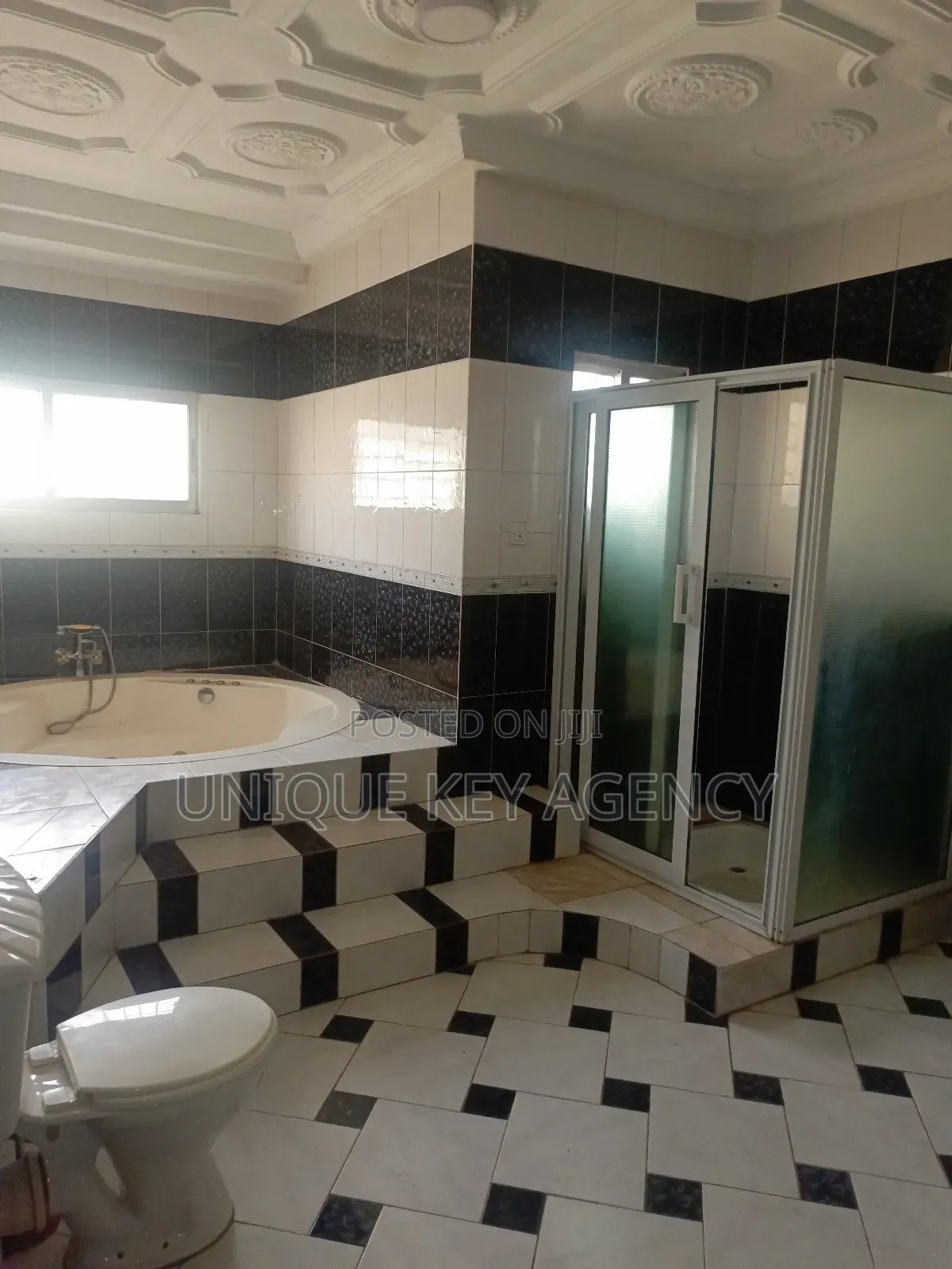 6bdrm House in Unique Key Agency, Achimota for rent