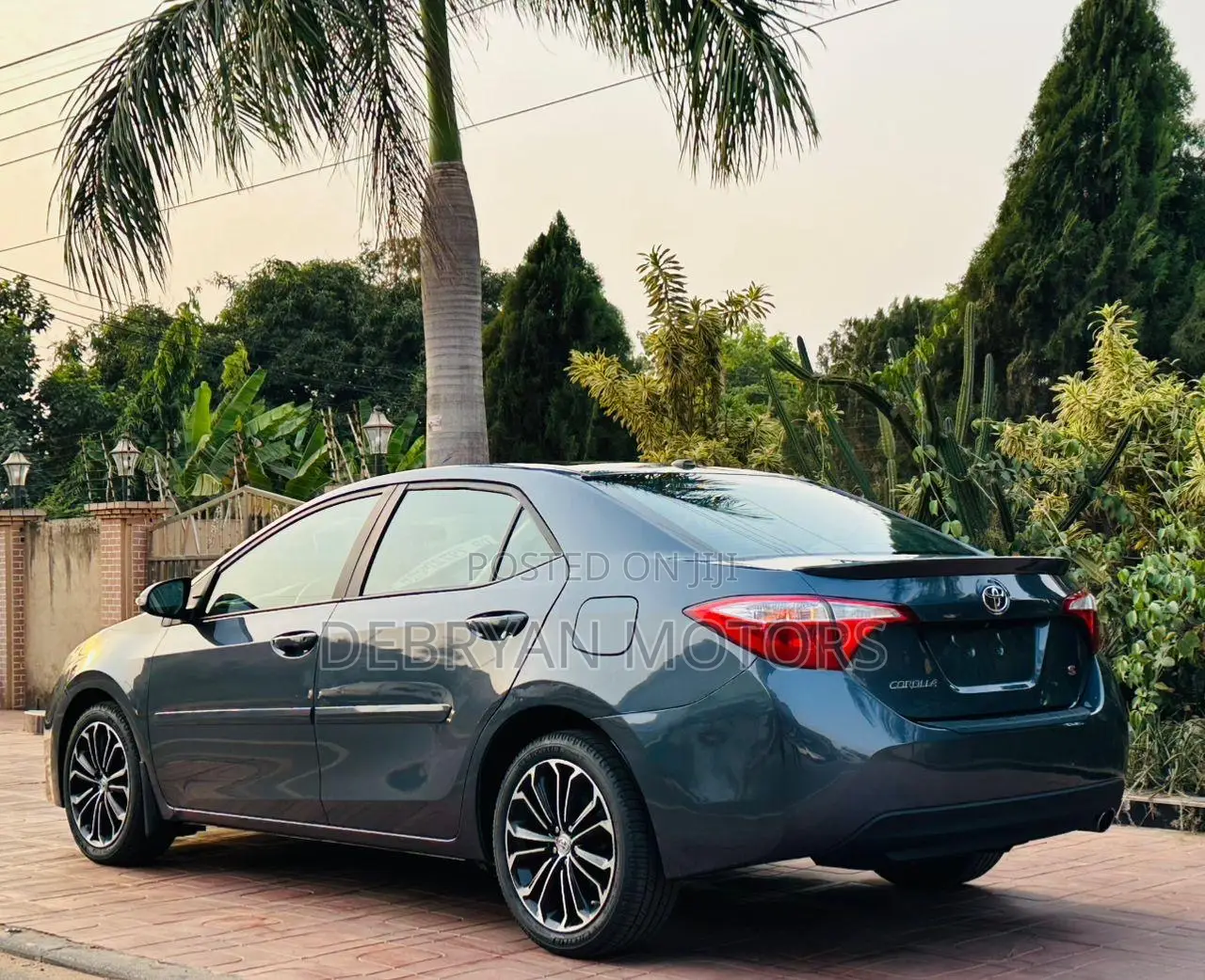 Toyota Corolla S 4dr Sedan (1.8L 4cyl CVT) 2016 Gray