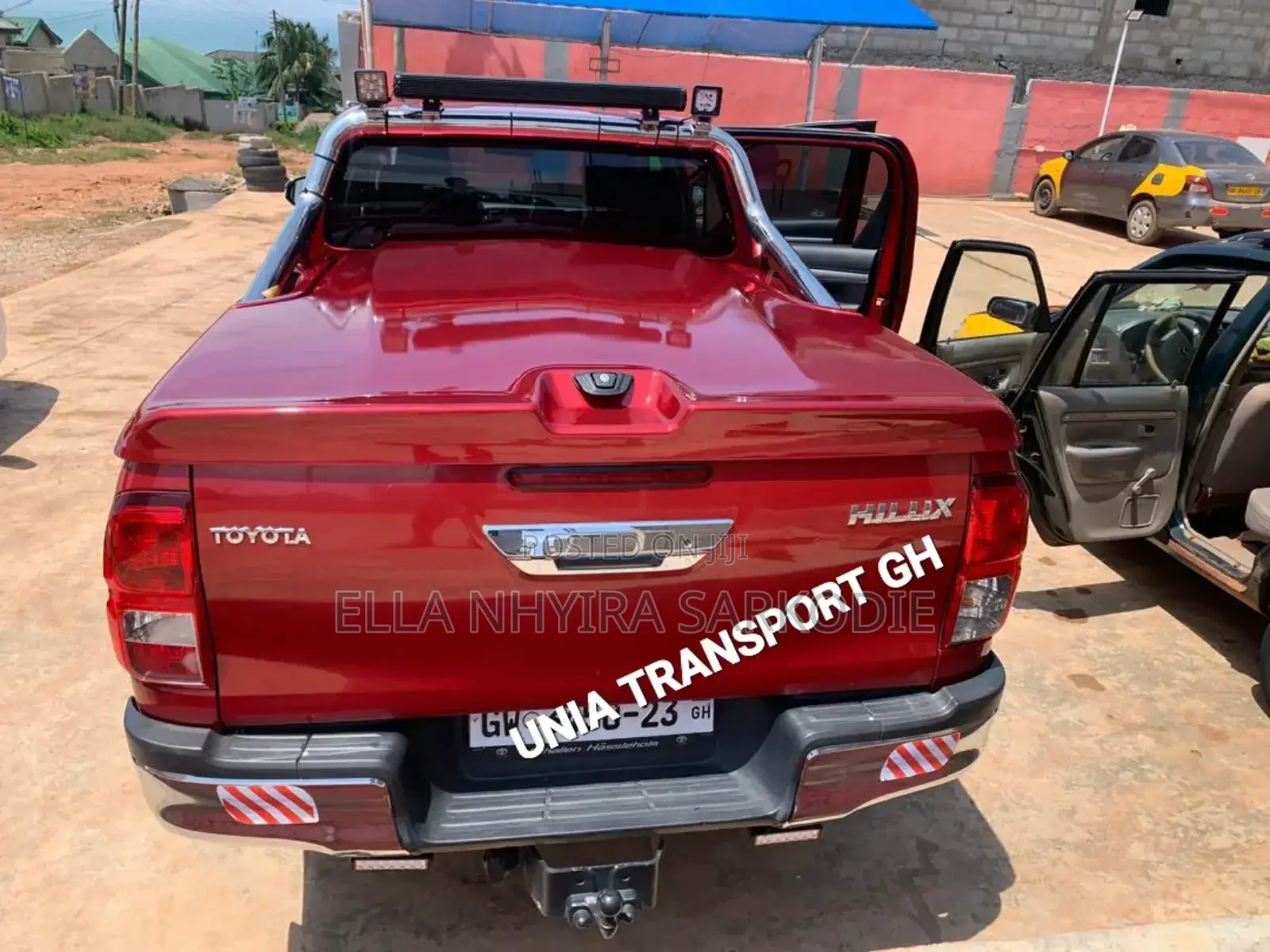 Pick Up Toyota Hilux for Rent