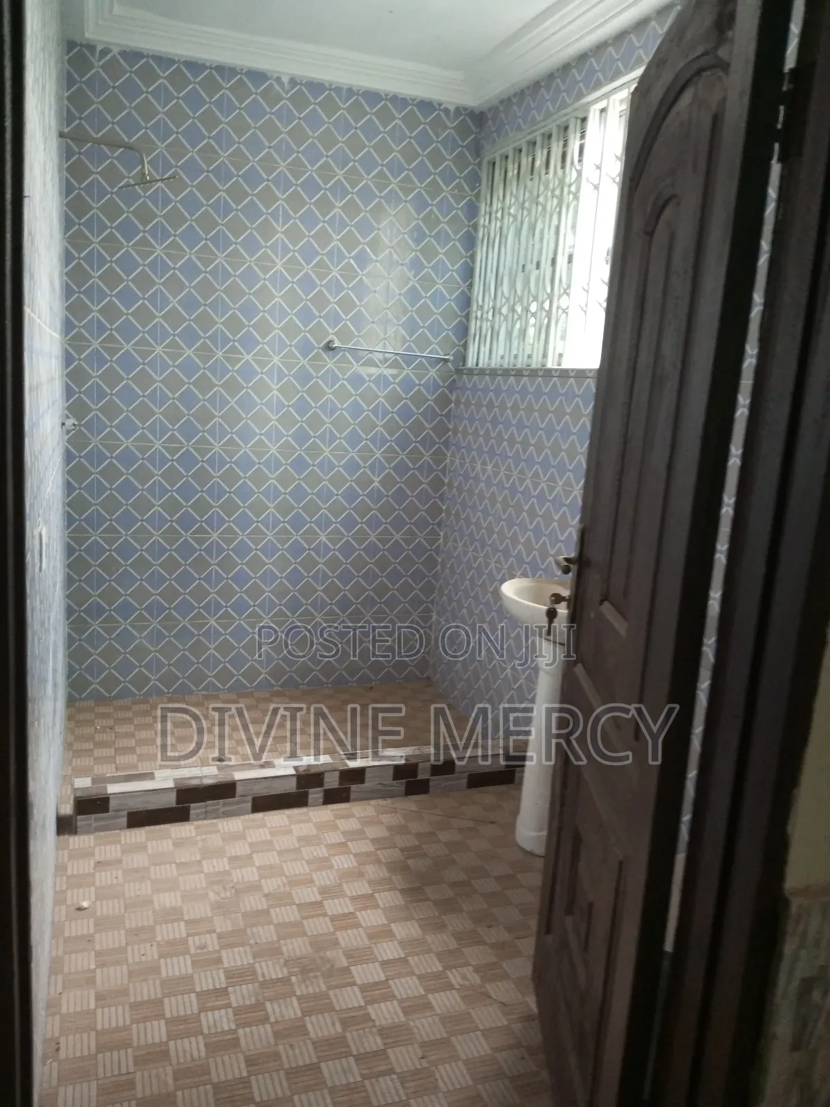 2bdrm Apartment in New Market Road, Awutu Senya East Municipal
