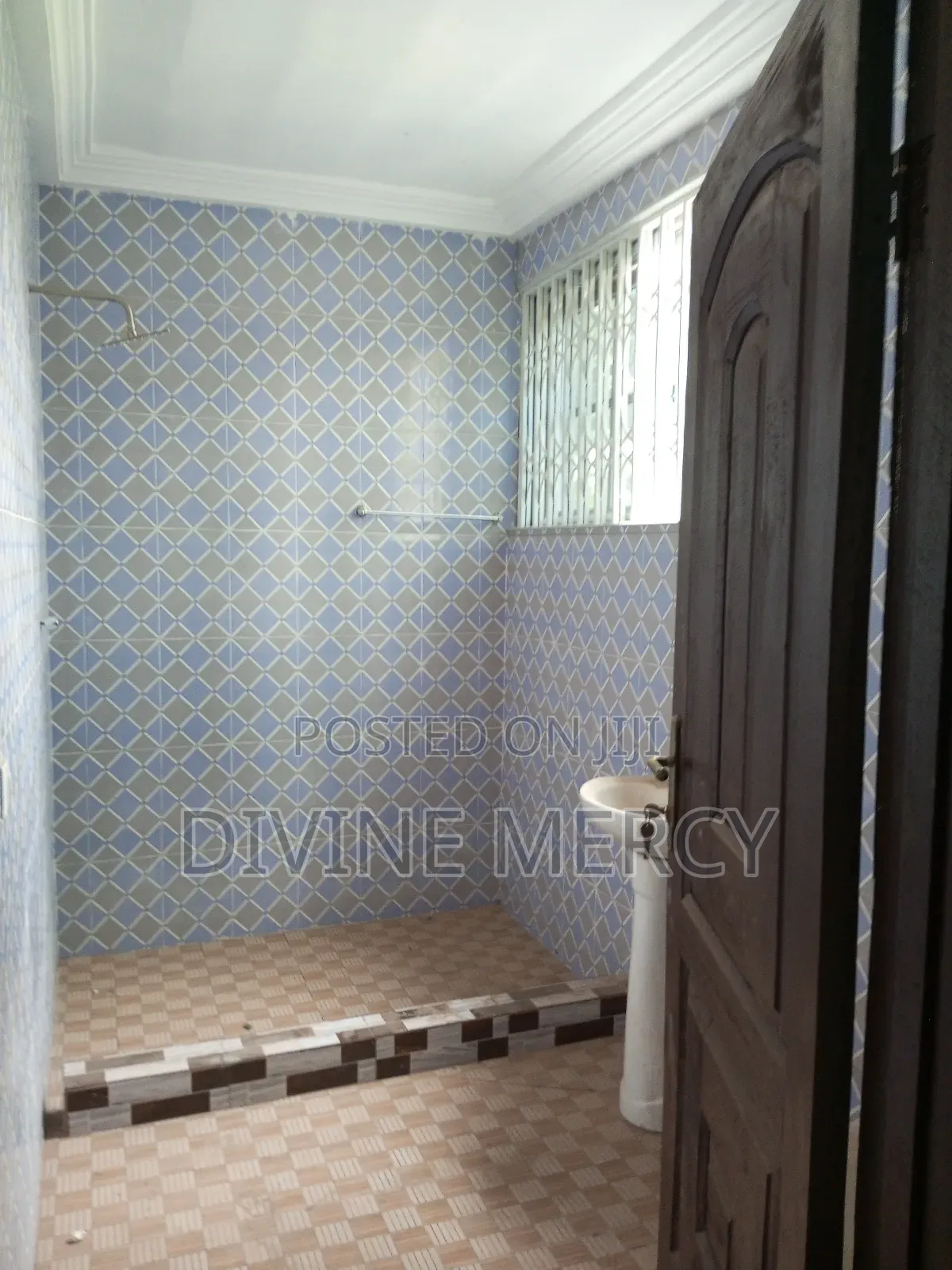 2bdrm Apartment in New Market Road, Awutu Senya East Municipal