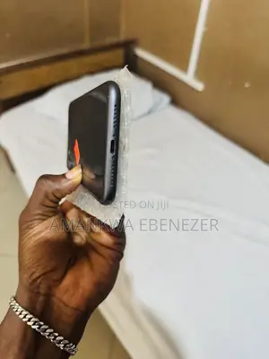 New Apple iPhone 11 64 GB Black