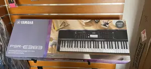 PSR E383 Keyboard