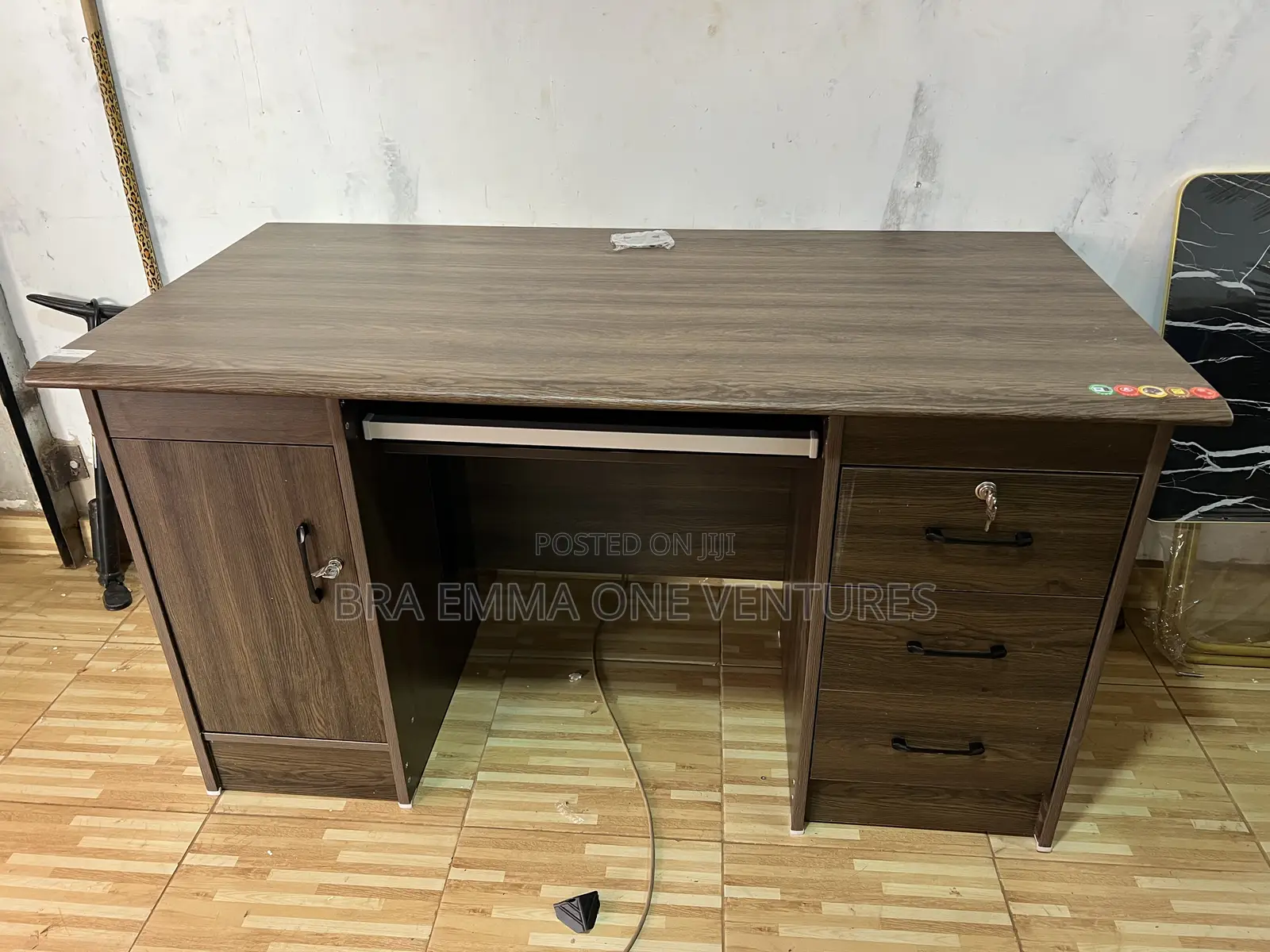 1.4m Executive Desk With Drawers