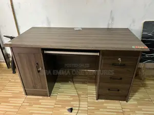 1.4m Executive Desk With Drawers