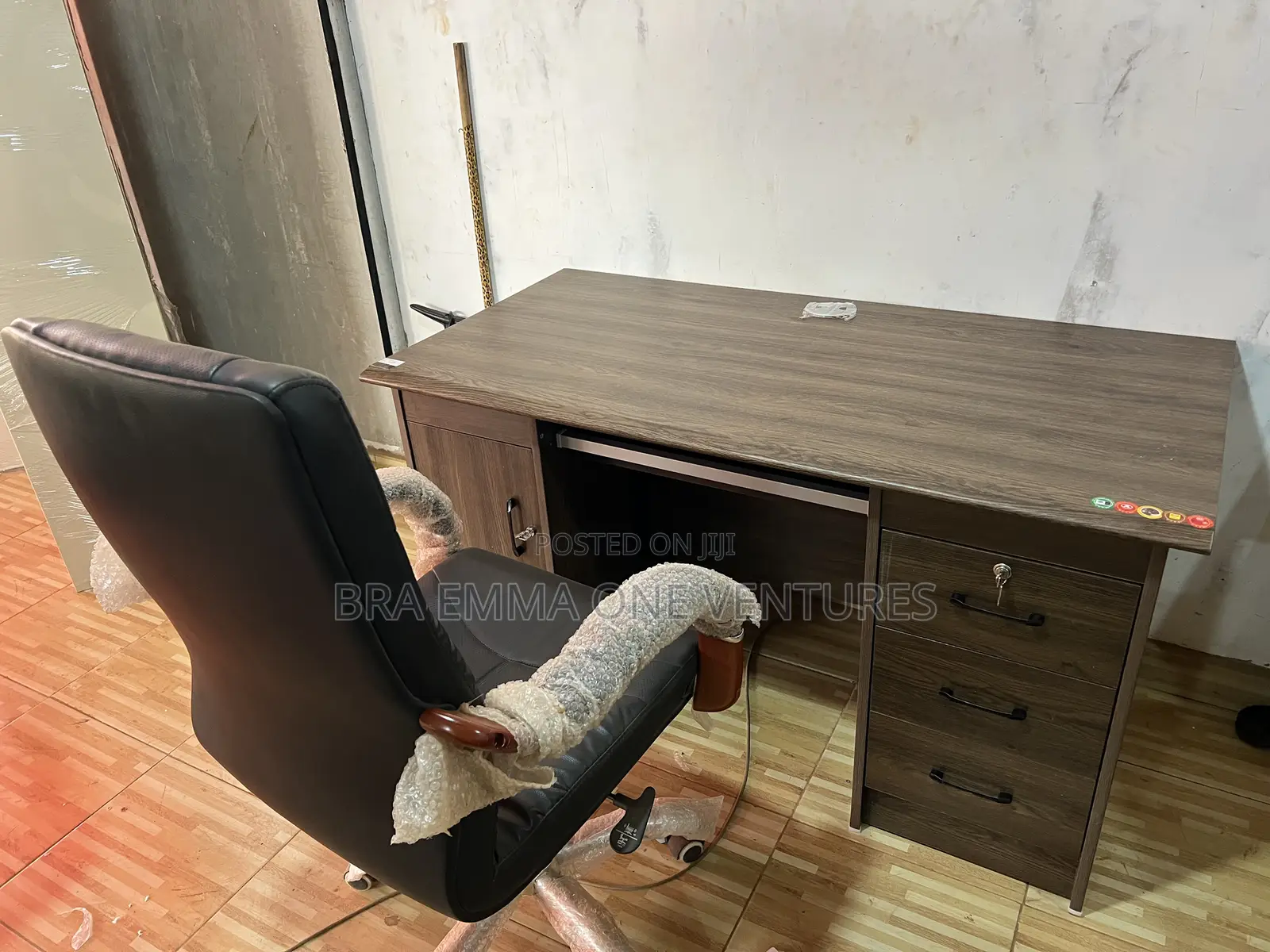 1.4m Office Table and a Swivel Chair
