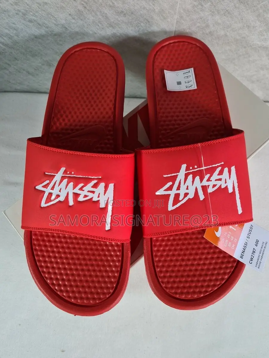 Nike Benassi Slides