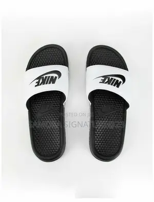 Nike Benassi Slides
