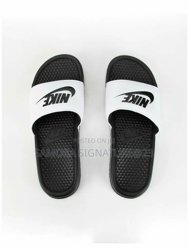 Nike Benassi Slides