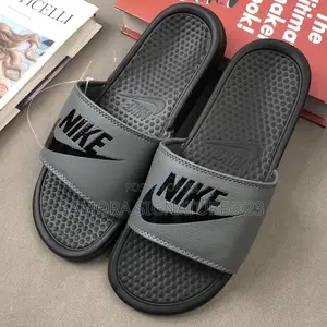 Nike Benassi Slides
