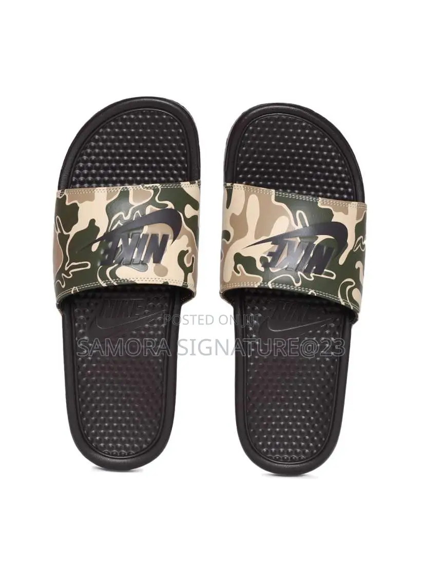 Nike Benassi Slides