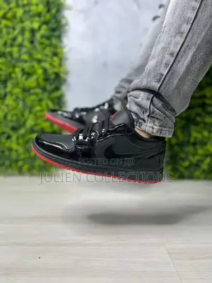 Jordan Retro 1 Black Mirro