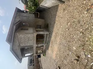 4bdrm House in Bee Decor & Homes, Old Ashomang for sale