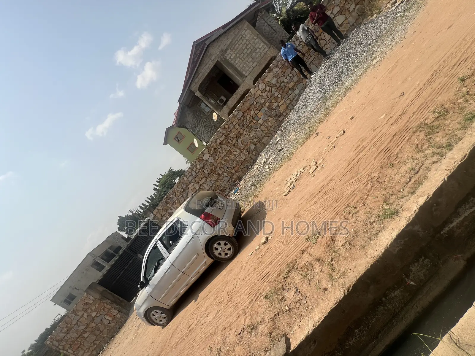 4bdrm House in Bee Decor & Homes, Old Ashomang for sale