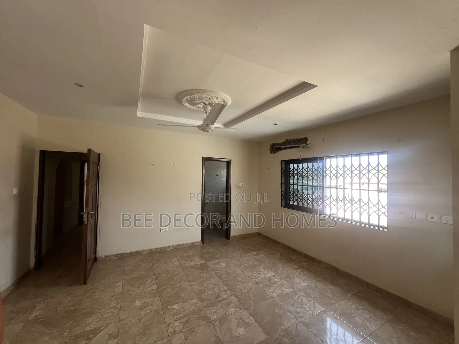 2bdrm Apartment in Bee Decor & Homes, Old Ashomang for rent