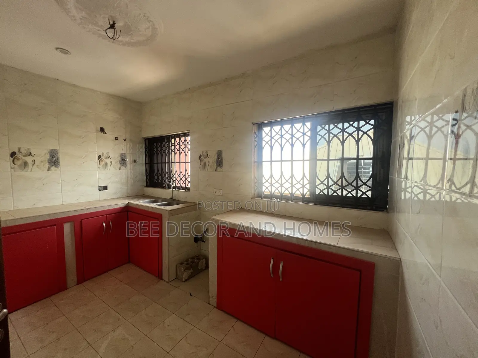 2bdrm Apartment in Bee Decor & Homes, Old Ashomang for rent