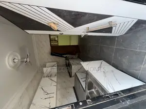 3bdrm Apartment in Bee Decor & Homes, Old Ashomang for rent