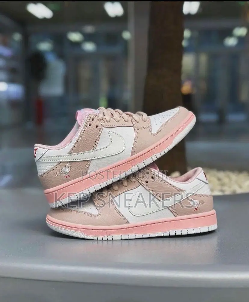Nike SB Dunk Low Pigeon Pink