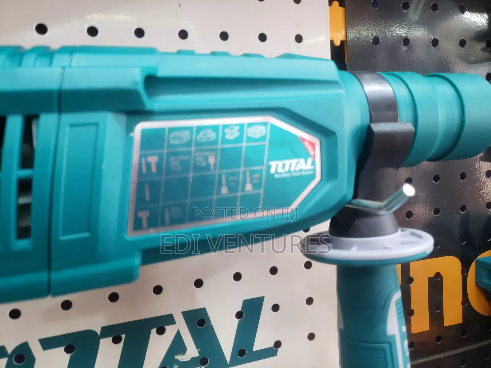 Total 800W Rotary Hammer - 2 Chucks