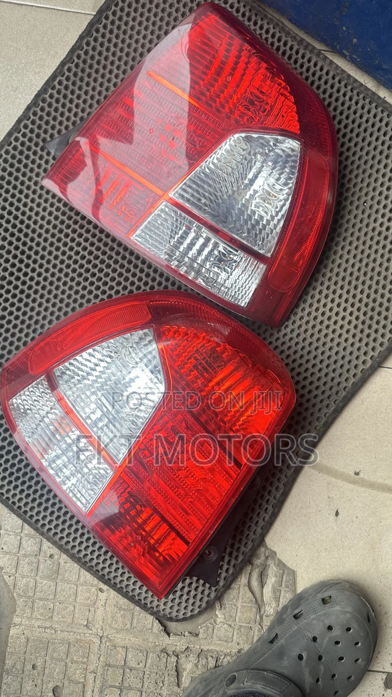 Kia Spectra Taillight 2000,2001,2002,2003,2004,2005,2006