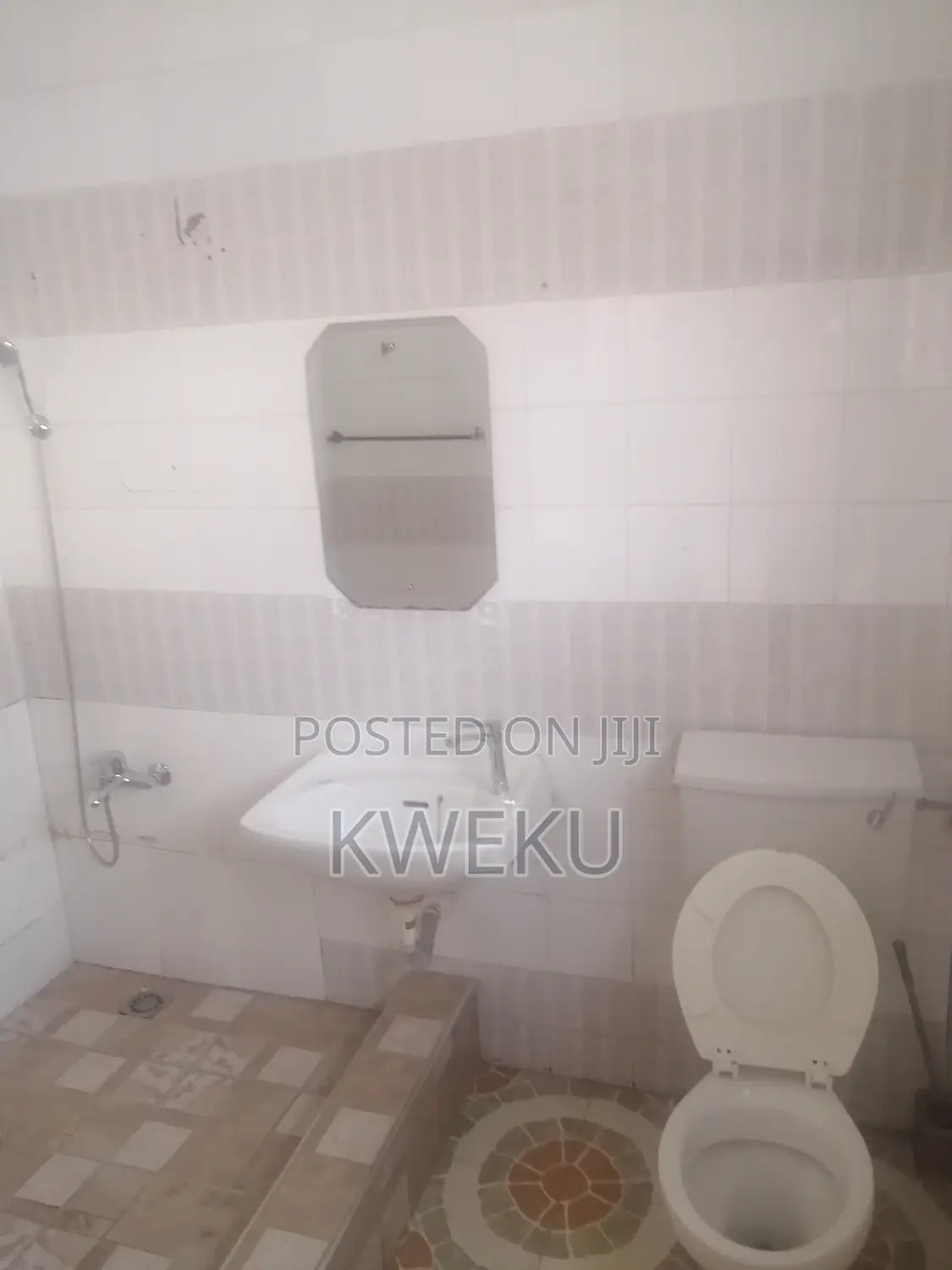4bdrm House in Seedovproperties, Ledzokuku-Krowor for rent
