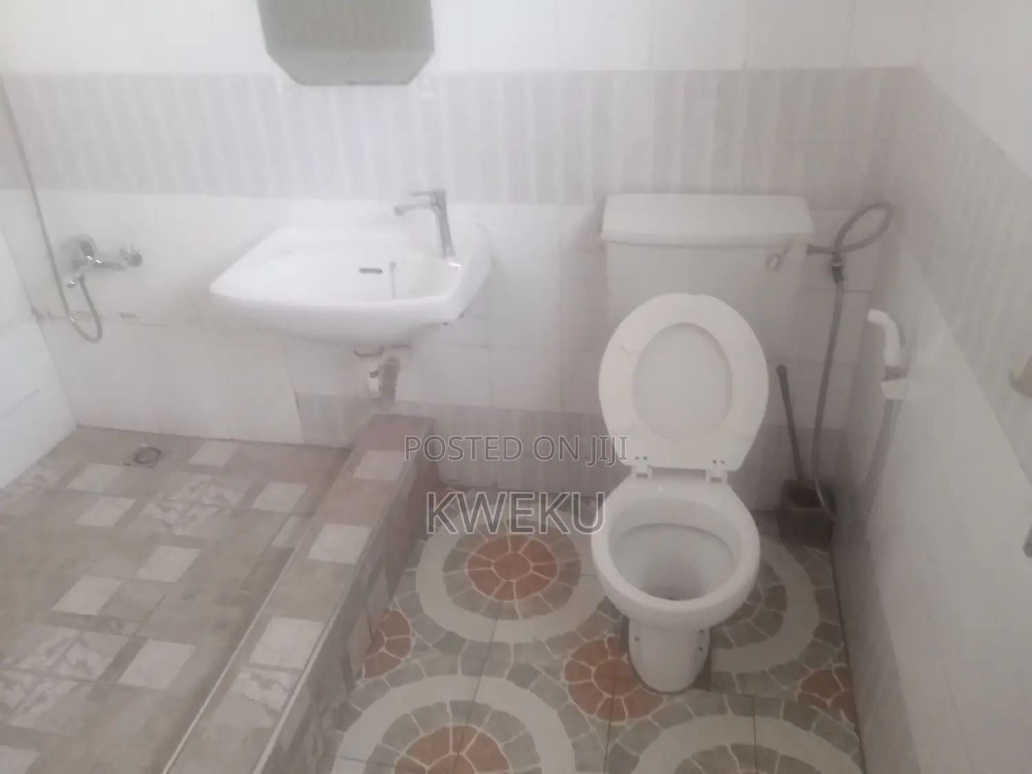 4bdrm House in Seedovproperties, Ledzokuku-Krowor for rent