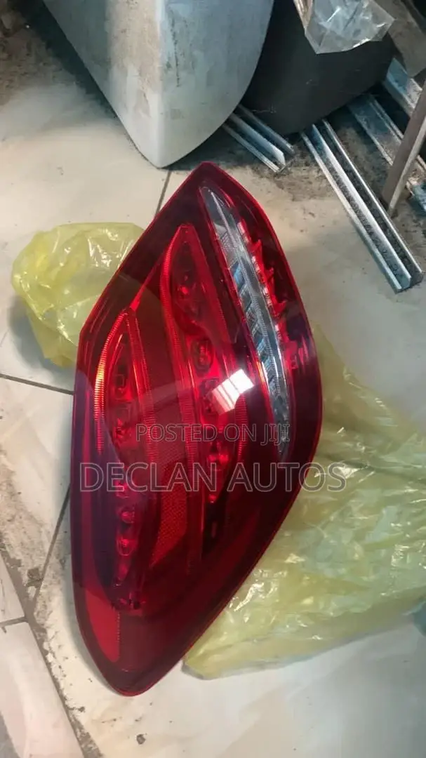 2015 C300 Taillight Pink Socket Driver Side