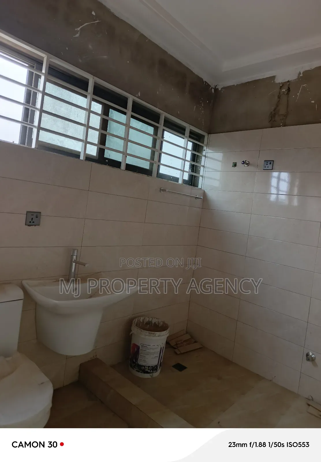 6bdrm Duplex in Hfc Estate, Tema Metropolitan for rent