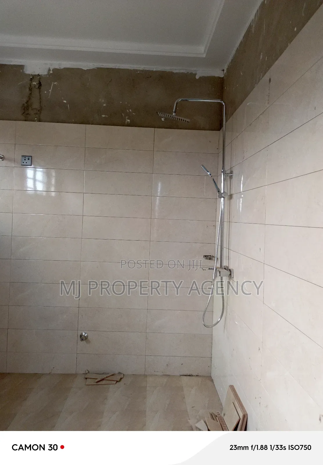 6bdrm Duplex in Hfc Estate, Tema Metropolitan for rent