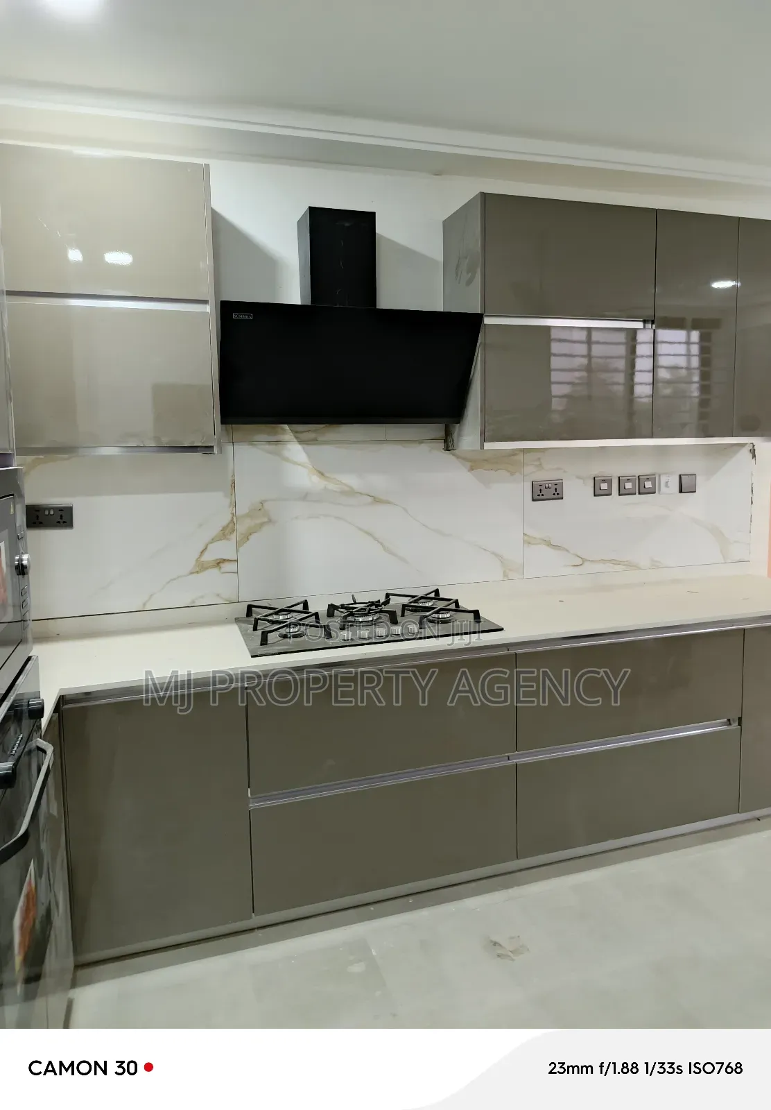 6bdrm Duplex in Hfc Estate, Tema Metropolitan for rent