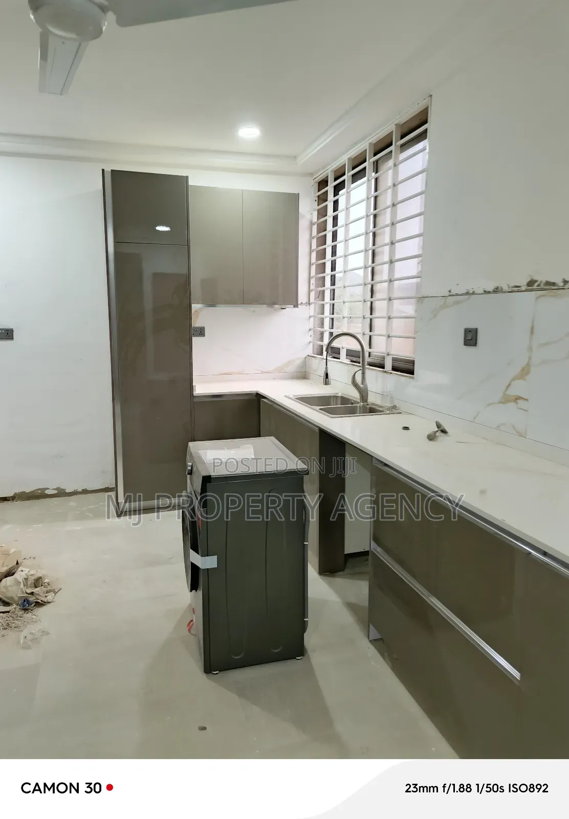6bdrm Duplex in Hfc Estate, Tema Metropolitan for rent