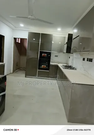 6bdrm Duplex in Hfc Estate, Tema Metropolitan for rent