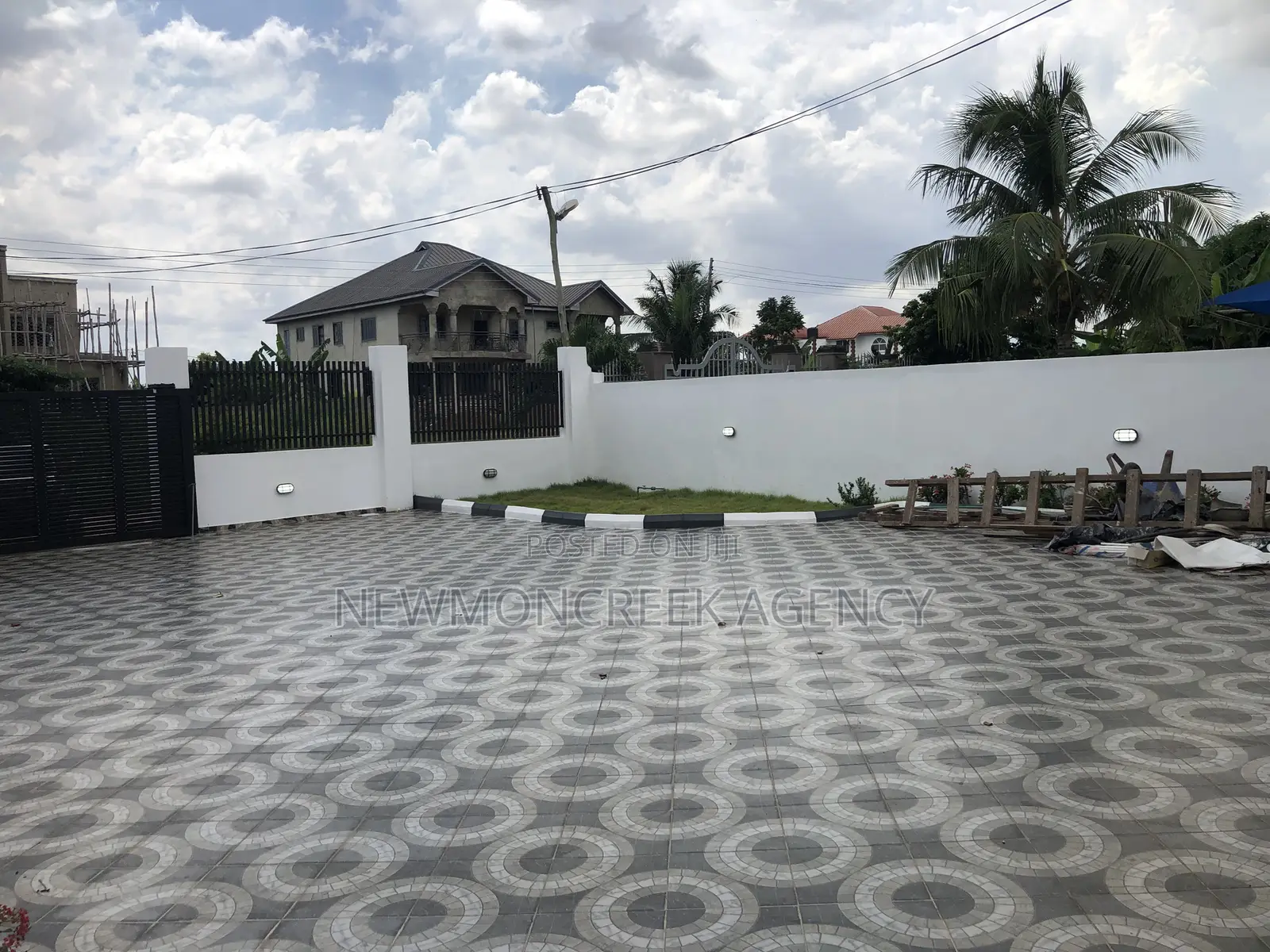4bdrm Duplex in Adenta,Malejor, Accra Metropolitan for sale