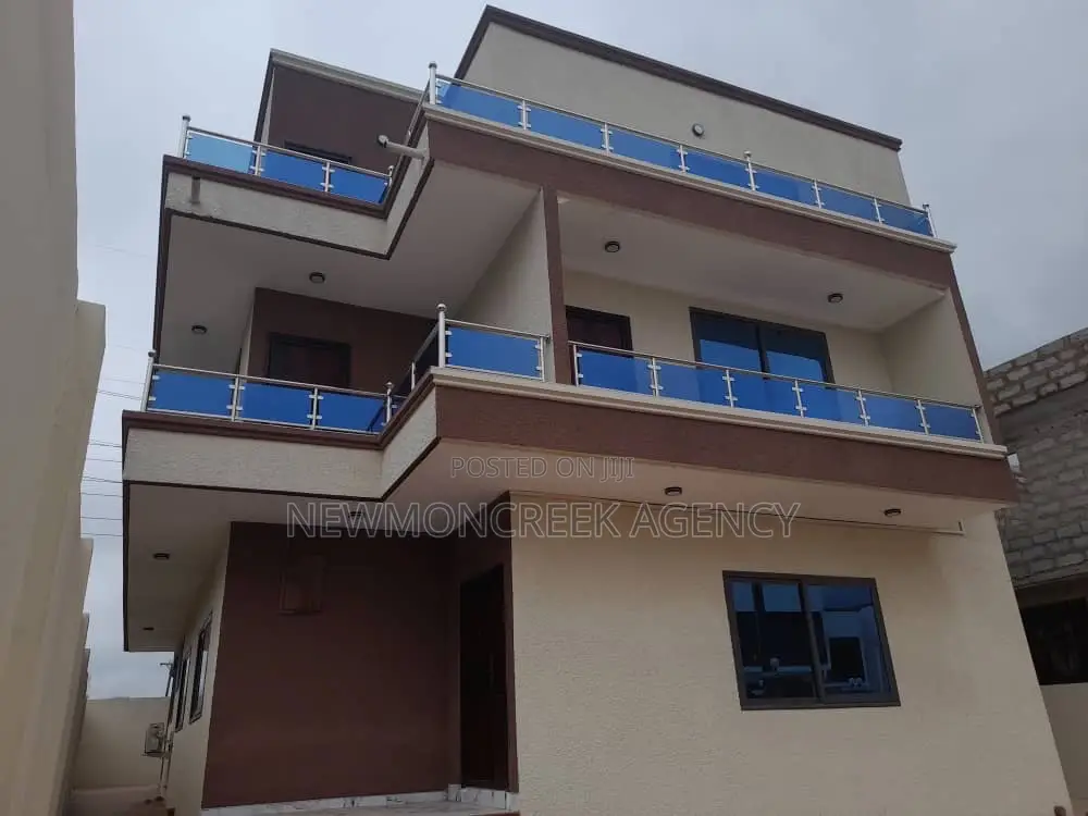 4bdrm Duplex in Gated Estate,Oyarifa, Accra Metropolitan for sale