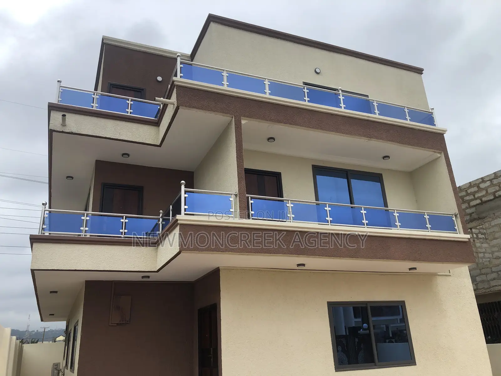 4bdrm Duplex in Gated Estate,Oyarifa, Accra Metropolitan for sale