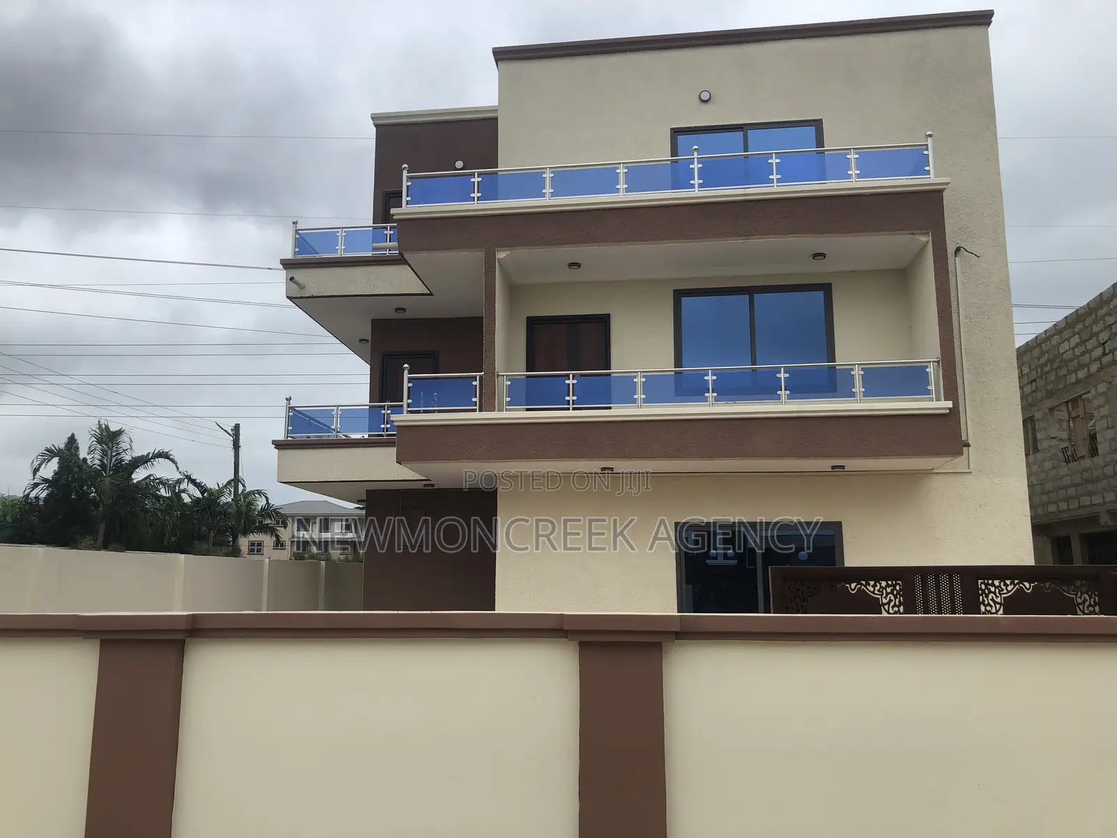 4bdrm Duplex in Gated Estate,Oyarifa, Accra Metropolitan for sale