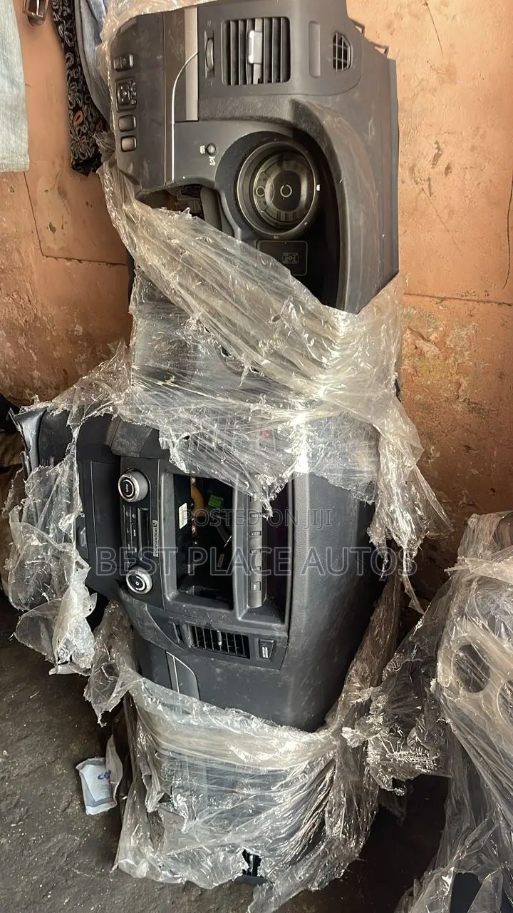 Mitsubishi Pajero 2013 Dashboard
