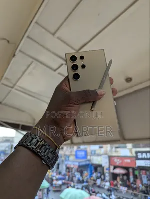 New Samsung Galaxy S24 Ultra 1 TB Gold