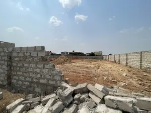 One Plot of Land for Sale at Manert Titled
