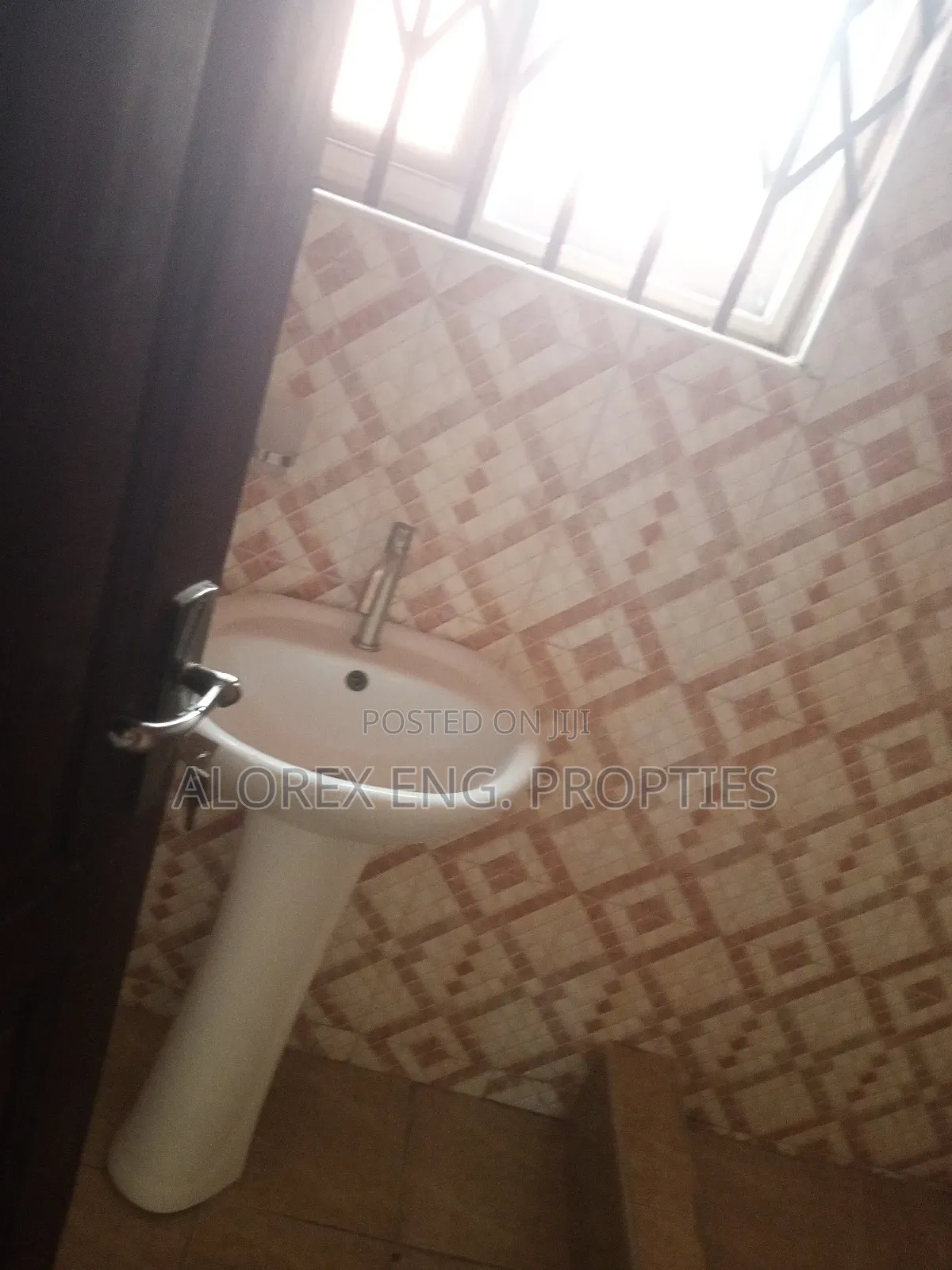 3bdrm Duplex in Teiman, Oyarifa for rent