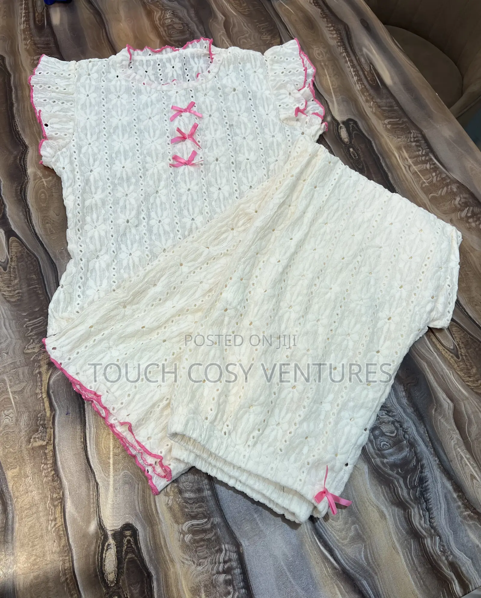 Queen Elegant Two Piece Walkabout Sleepwear