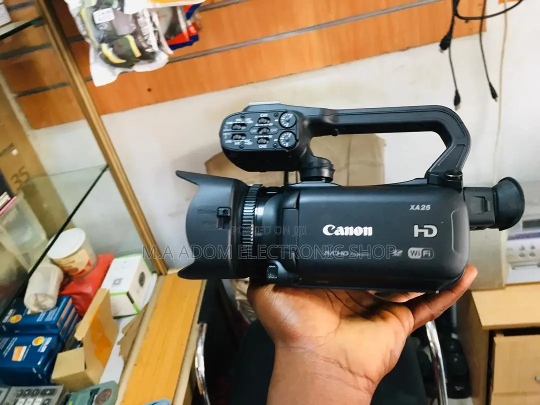 Canon XA25: Professional for on-the-Go