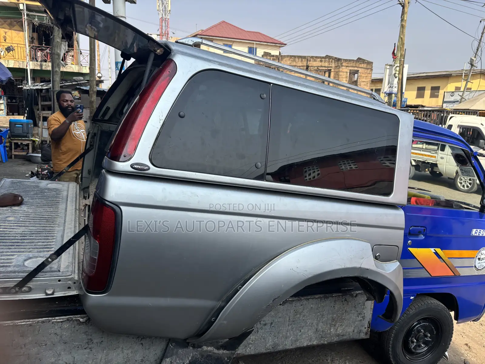 NISSAN HARD BODY 2005 Back Cut