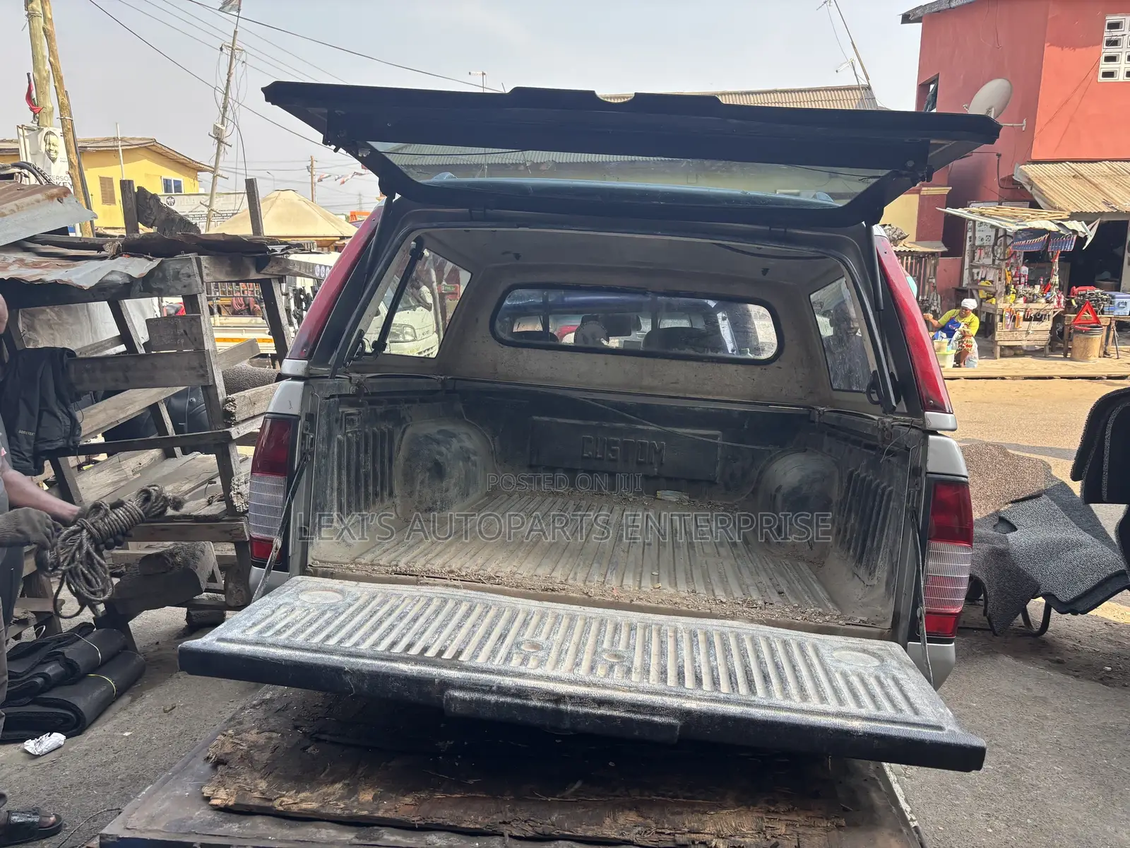 NISSAN HARD BODY 2005 Back Cut