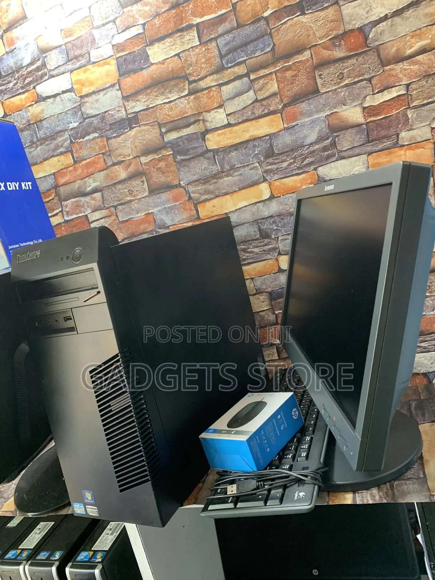 Desktop Computer Lenovo ThinkCentre 24 4GB Intel Core I3 HDD 500GB