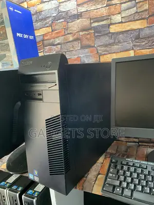 Desktop Computer Lenovo ThinkCentre 24 4GB Intel Core I3 HDD 500GB
