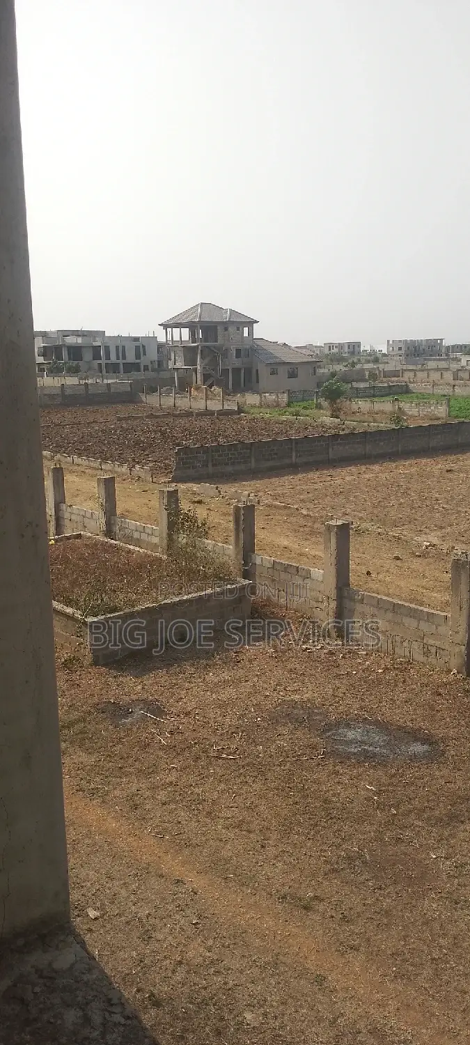 Plot for Sale in Lake Vill Estate